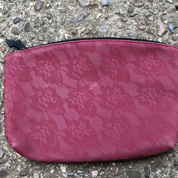 Make up bag. Red and black goth. Bat - Picture 5 of 5